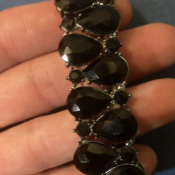 Sparkling black rhinestones stretch bracelet. - Picture 3 of 4